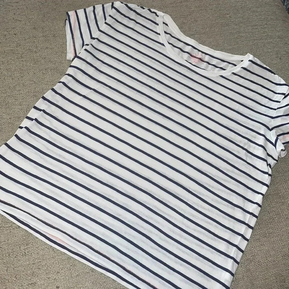 Vineyard Vines Tops - Vineyard Vines Blue White Striped Oversized T-shirt - size XS.    A